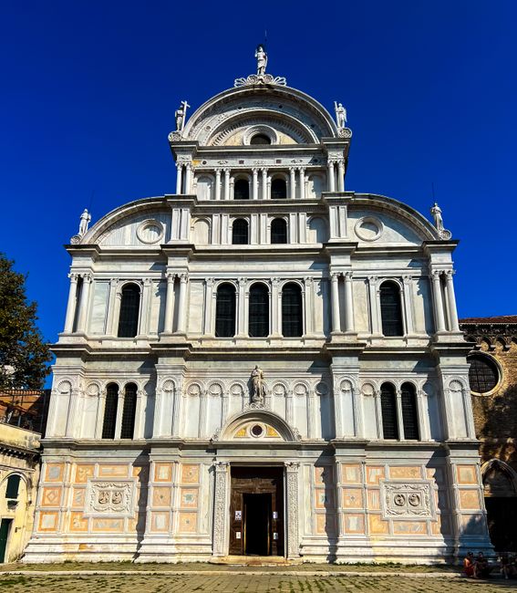 Stunning Renaissance architecture of a historic church in Venice under a clear blue sky.