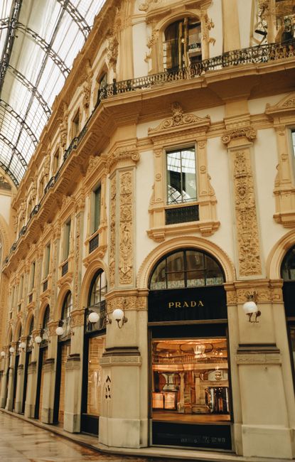 Explore the historic beauty and luxurious design of the Galleria Vittorio Emanuele II in Milan, Italy.