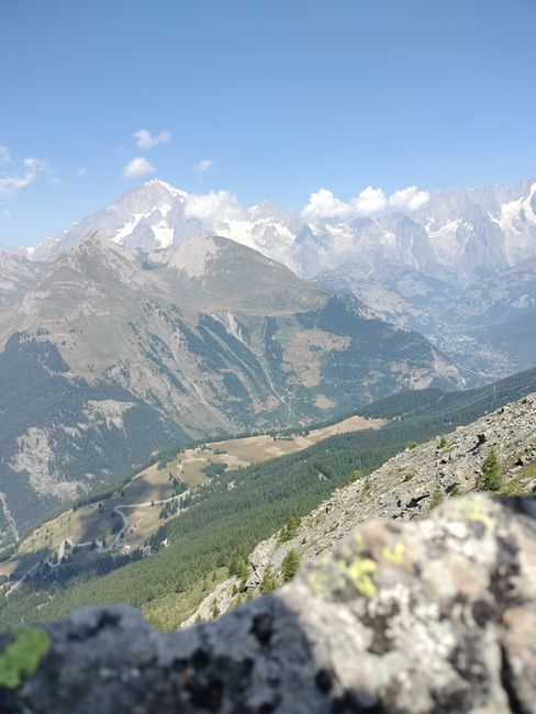 Discover the breathtaking view of the majestic Alps with rugged terrain and clear blue skies.