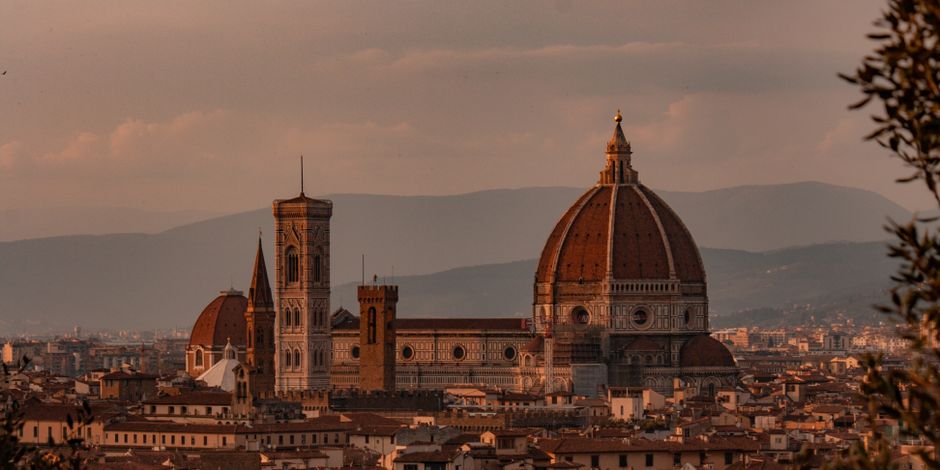 Capture of Florence Cathedral under a warm sunset, highlighting its Renaissance architecture.